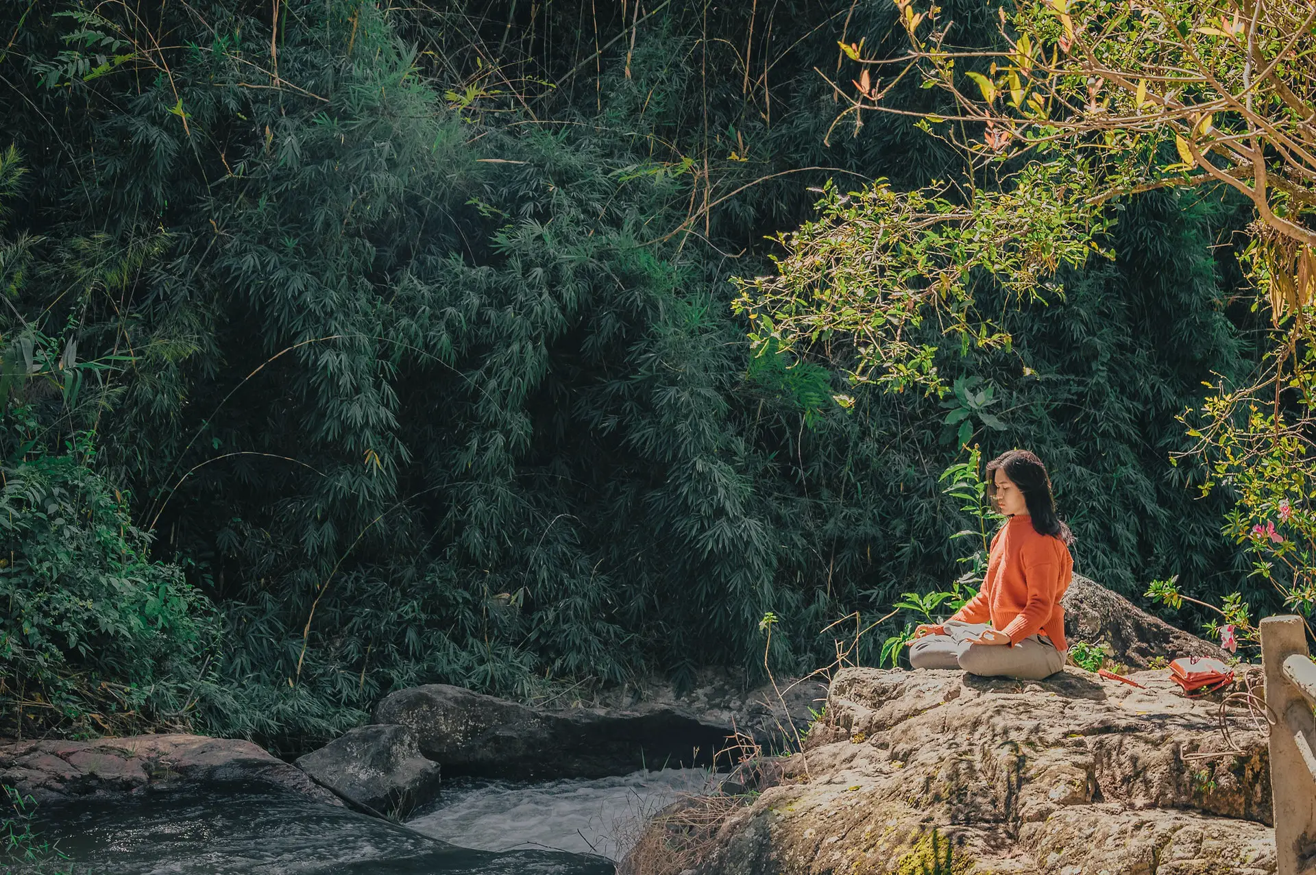 meditating in natural settings helps calm your mind